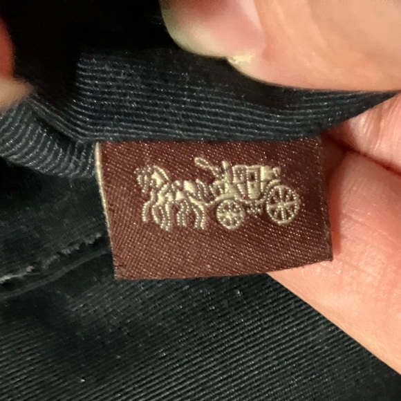 Elegant Coach Jes Messenger Crossbody Navy with Embossed Design - Picture 14 of 16